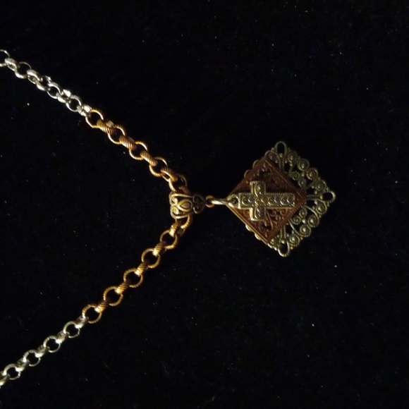22" silver and copper tone circle link chain with a cross pendant also 2 toned. - Picture 3 of 5